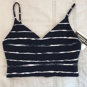 💰 3/$25 BUNDLE 💰 NWT Navy/White Crop Top by Design Lab